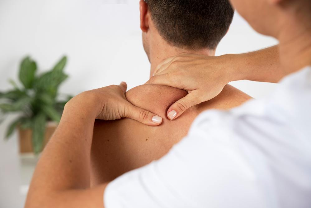 Brief guide to a gay massage focused on the neck and neck   