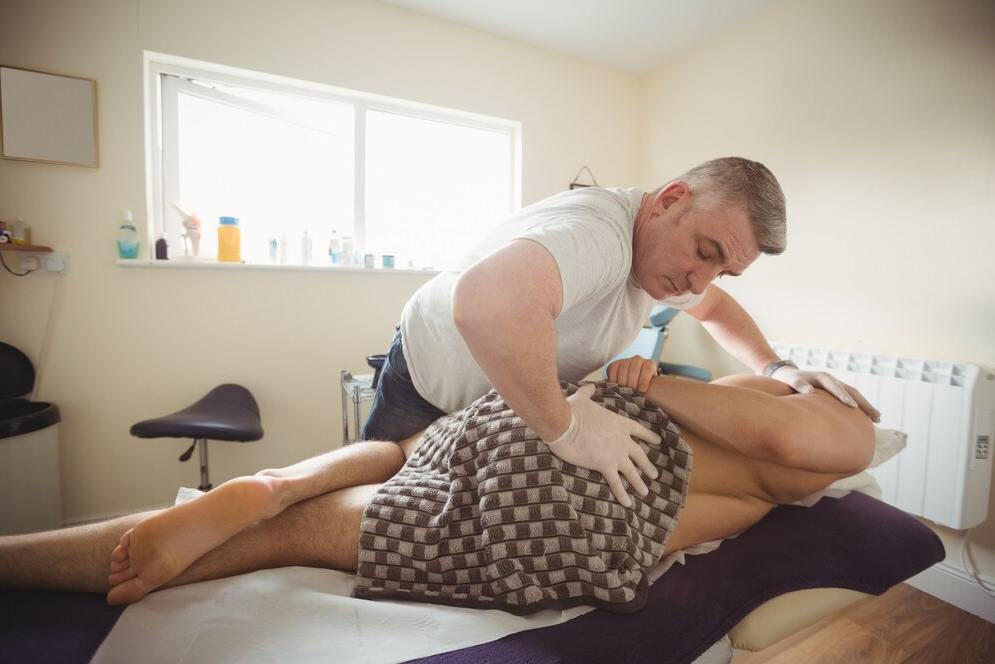 Cómo preparar tu cuerpo para recibir un masaje gay más placentero   
