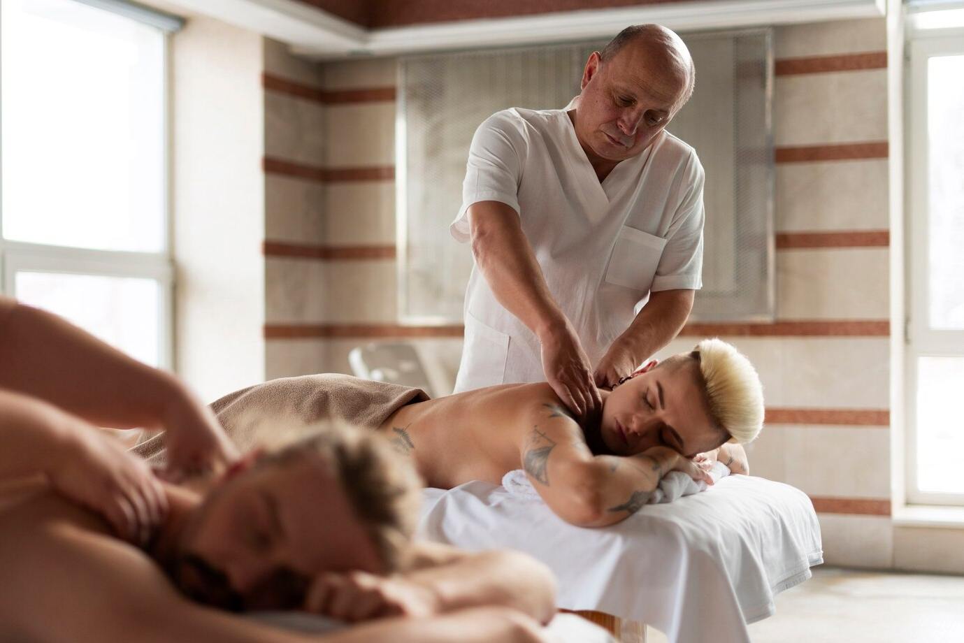 Guía para masajes en parejas del mismo sexo: creando experiencias únicas 